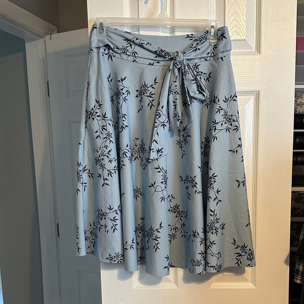 Chic Floral A-Line Skirt in Light Blue